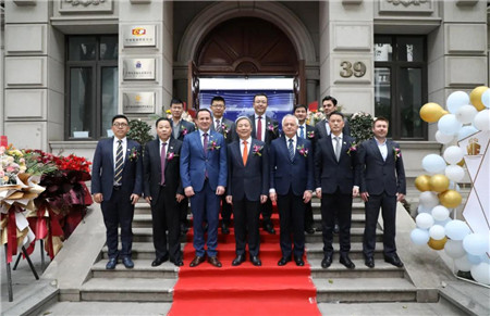 弘發(fā)航運舉行辦公樓啟用揭牌暨股權收購簽約儀式