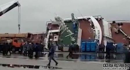 俄羅斯船廠一艘在建船傾覆已造成2人死亡