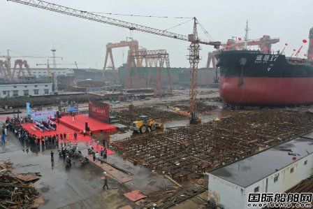 振鶴船業(yè)建造45500噸散貨船“道恩17”輪下水