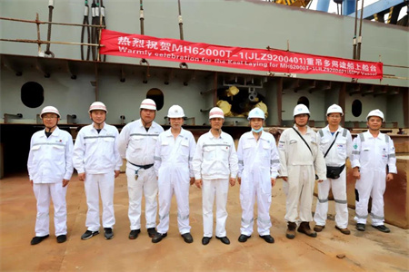金陵船廠為香港明華建造2艘62000噸重吊多用途船同日上船臺
