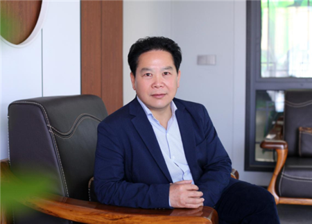 魚童“掌舵人”梁新方：造漆造船乘風(fēng)破浪會(huì)有時(shí)