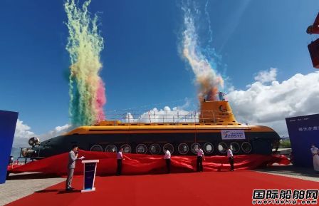 國內(nèi)首艘自主建造大型全潛式旅游觀光船海南三亞亮相
