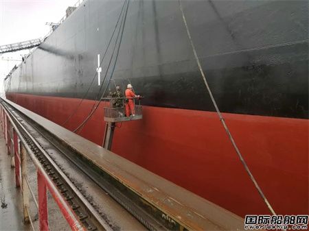 106小時(shí)！上海中遠(yuǎn)海運(yùn)重工船舶除銹機(jī)器人作業(yè)完成首秀