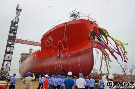 蕪湖造船首艘6600噸直流電推不銹鋼化學(xué)品下水