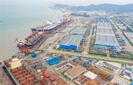 舟山中遠(yuǎn)海運重工高效搶修兩艘船提前48小時完工開航