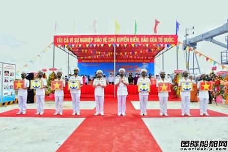 越南下龍?jiān)齑桓对侥虾＼?艘多功能運(yùn)輸船