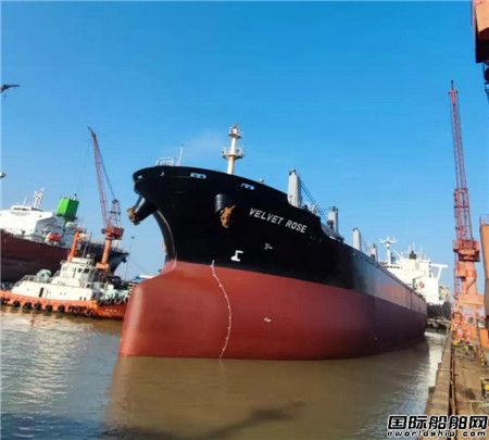 上海中遠海運重工一天完成六艘船舶進出廠