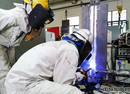首鋼和中集合作推出國內(nèi)最大極低溫高錳鋼LNG燃料罐