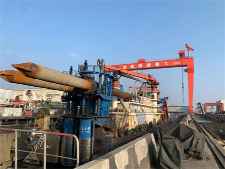 南通順融重工兩艘挖泥船進塢塢修