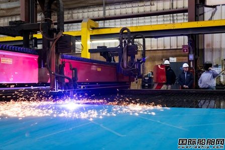 美國(guó)最大瓊斯法案LNG加注駁船開工建造