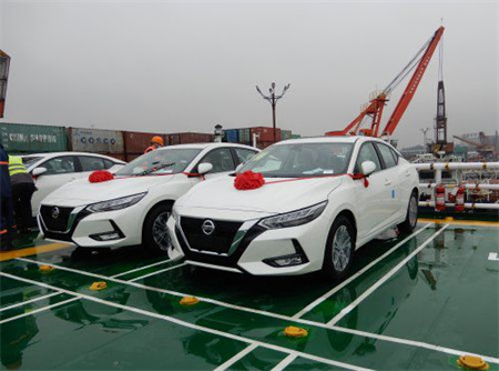 廣州港珠江內(nèi)河第一艘汽車滾裝船“穗港汽車01”號(hào)成功試航