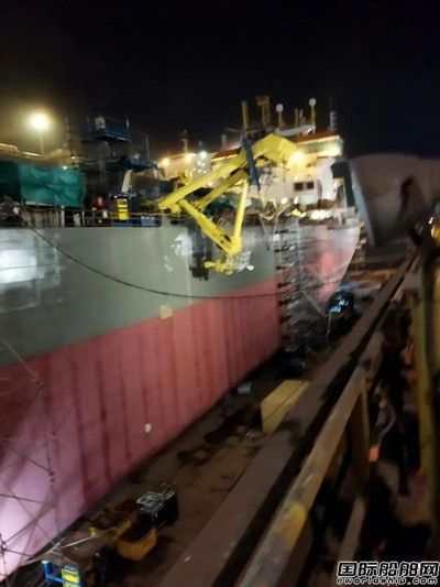 新加坡吉寶船廠腳手架突然坍塌兩名工人摔落身亡