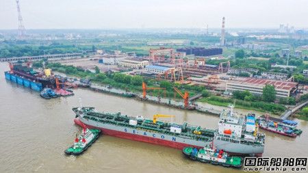 紫金山船廠續(xù)建油化船“埃森2”號(hào)完成更名換旗