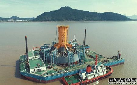 我國首創(chuàng)海上風電筒型基礎專用浮運平臺順利出港