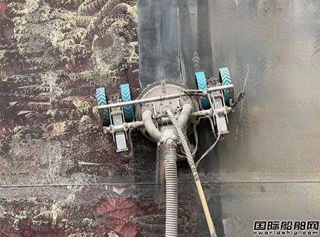 威海金陵成功使用除銹機(jī)器人參與“中化?？凇陛喚S保工程