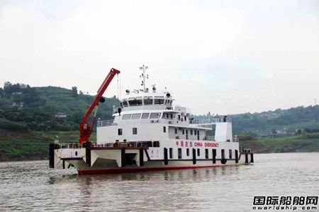 中江船業(yè)交付一艘大型水上工程搶險救援船