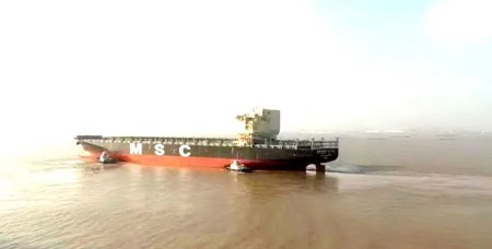 上海中遠(yuǎn)海運重工完成“查爾斯頓”輪修理離廠開航