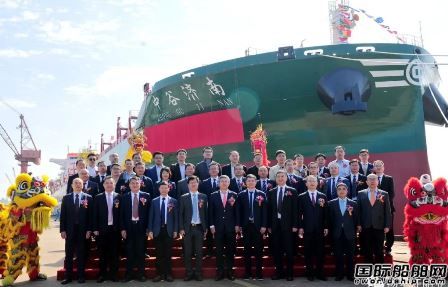 新?lián)P子造船為中谷海運建造首艘4600TEU集裝箱船命名交付