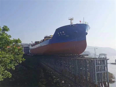 川船重工建造8000噸不銹鋼化學(xué)品船2號(hào)船順利下水