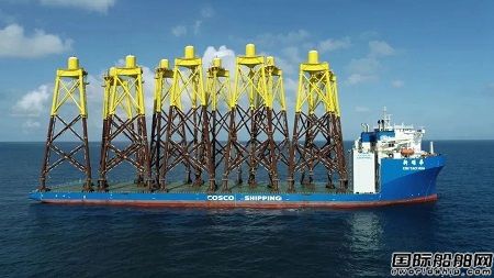 再創(chuàng)紀錄！“新耀華”輪完成10座海上風電導管架運輸安裝任務