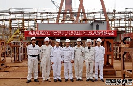南京金陵船廠同日完成上船臺下水兩大節(jié)點(diǎn)