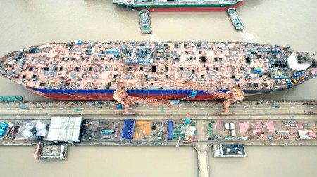 上海中遠(yuǎn)海運(yùn)重工PDB FPSO生活樓實(shí)現(xiàn)首根電纜敷設(shè)目標(biāo)