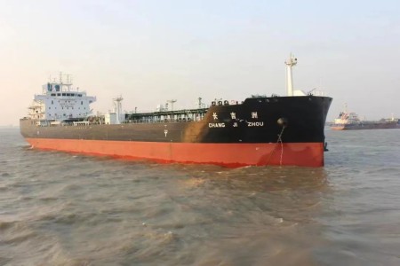 武船建造24000噸原油船“長(zhǎng)吉洲”輪海試凱旋