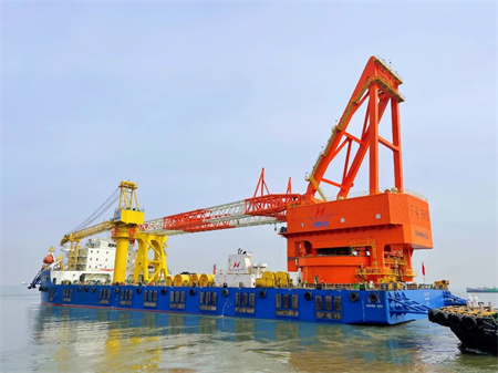 潤(rùn)邦重機(jī)成功交付GENMA 3500噸全回轉(zhuǎn)海洋起重機(jī)