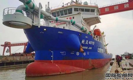 武船南通順融公司修理“航浚4019”吸泥船成功進(jìn)塢