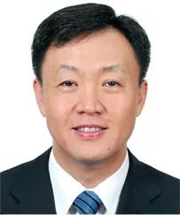 溫剛?cè)沃袊?guó)船舶集團(tuán)有限公司董事長(zhǎng)、黨組書(shū)記