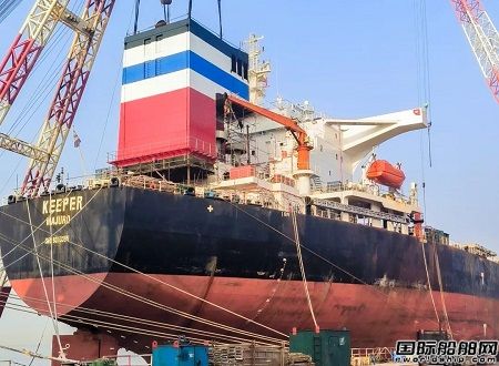舟山中遠海運重工5天完成千噸脫硫塔總段吊裝作業(yè)