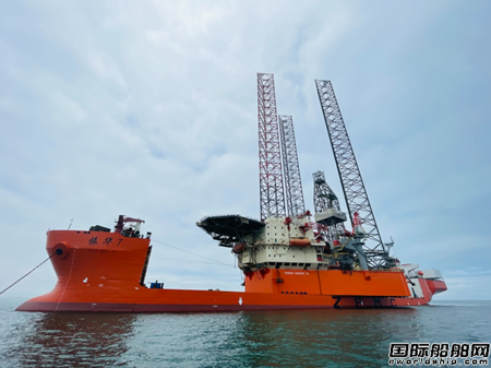 “振華7”輪青島成功浮裝發(fā)運“振海二號”平臺