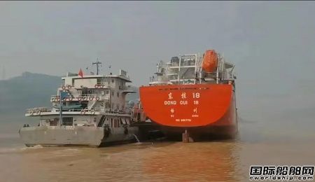川船重工建造13800噸不銹鋼化學(xué)品船首制船完成海試