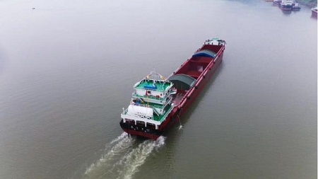 中江船業(yè)為重慶輪船建造首艘130米LNG雙燃料動力船順利啟航