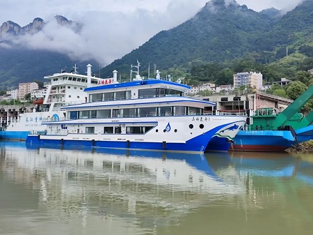 國內(nèi)首艘氫燃料電池動力船“三峽氫舟1號”運抵宜昌