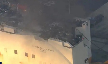 突發(fā)！一艘載有5000輛汽車滾裝船起火！2人身亡