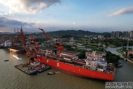廣東中遠(yuǎn)海運重工VLGC雙燃料改裝項目首船完成燃料罐吊裝重大節(jié)點