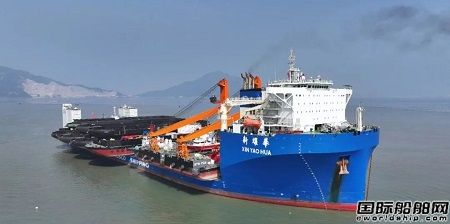 “新耀華”輪裝載易和船舶重工建造18艘船出口非洲幾內(nèi)亞