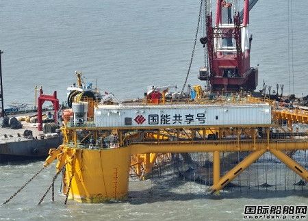 龍?jiān)凑袢A總包全球首個(gè)漂浮式風(fēng)光漁融合項(xiàng)目“國(guó)能共享號(hào)”平臺(tái)主體完工