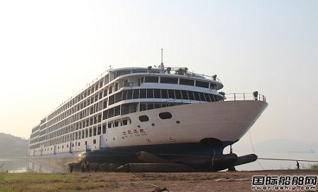 中江船業(yè)建造150m豪華郵輪“世紀(jì)遠航”號成功下水