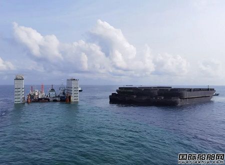 4小時(shí)浮卸18船！“新耀華”輪完成任務(wù)奔赴新征程