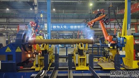 招商工業(yè)海門基地碳鋼法蘭機器人自動焊接站正式投入運行
