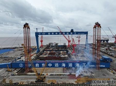 啟東中遠(yuǎn)海運(yùn)海工新600T龍門吊完成特檢即將投入使用