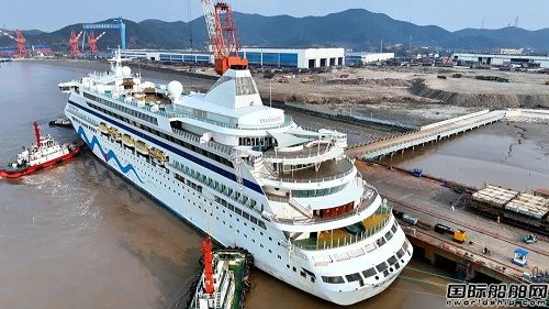 “藍夢之歌”號郵輪順利抵達舟山中遠海運重工