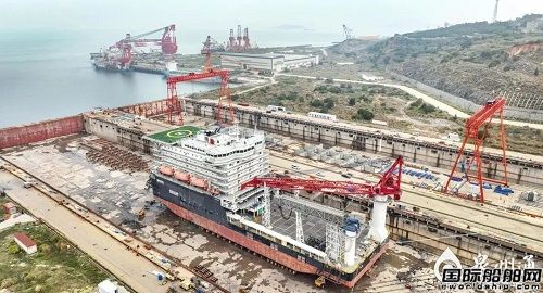 常態(tài)化運營！泉州船廠承修全球首例DP3超大型海工生活駁船