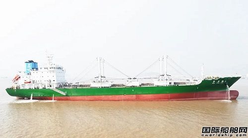 振鶴船業(yè)為寧泰海運建造13000DWT冷藏運輸船交付