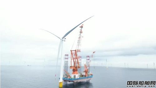 武漢船機(jī)建造華西1600風(fēng)電安裝平臺(tái)完成首臺(tái)海上風(fēng)電機(jī)組安裝