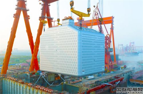 中船天津完成B型艙雙車聯(lián)吊上船安裝工作