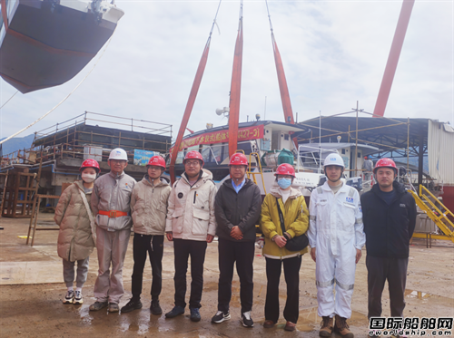 福寧重工兩艘12米級電動公務交通船下水