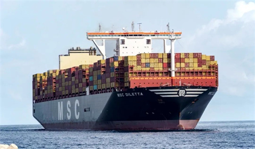 全球首次！24000TEU“海上巨無霸”駛?cè)胛鞣呛骄€